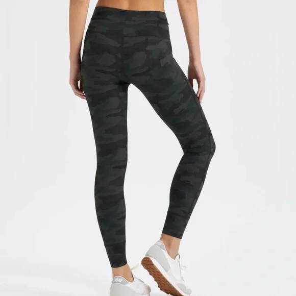 Vuori comfortable work out pants ❤️❤️❤️ - Picture 4 of 4